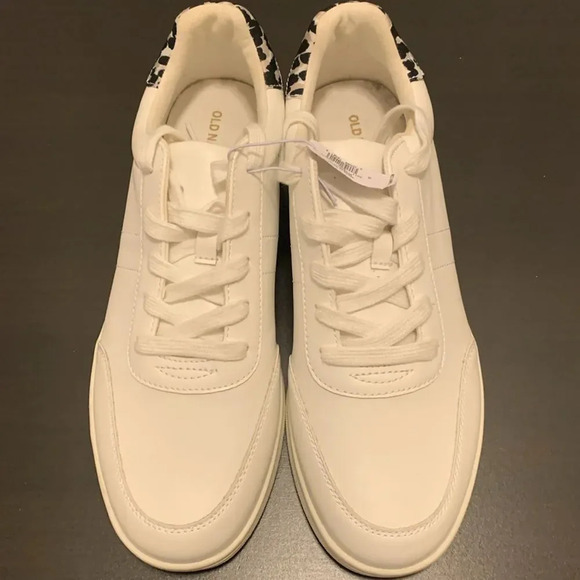 OLD NAVY Faux Leather Animal Print‎ Sneakers in White - Picture 2 of 5